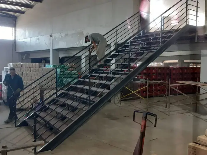 celik konstruksiyon metal merdiven