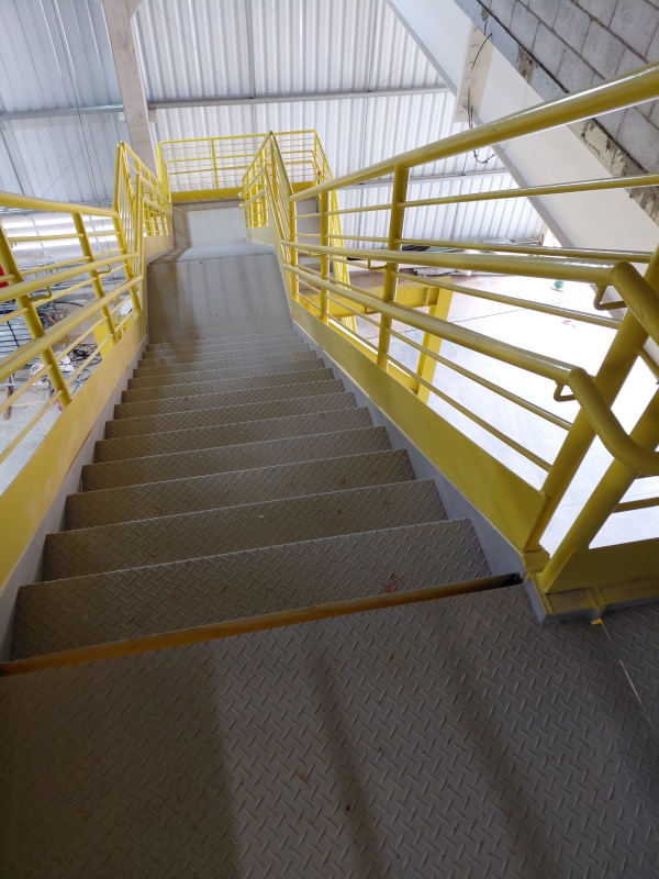 fabrikalar icin ozel metal merdiven