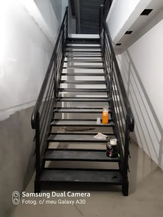 uretim alani metal merdiveni